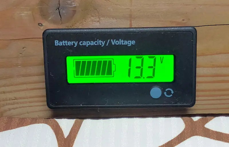 蓄電池エアコン開始前　電圧「13.3V」